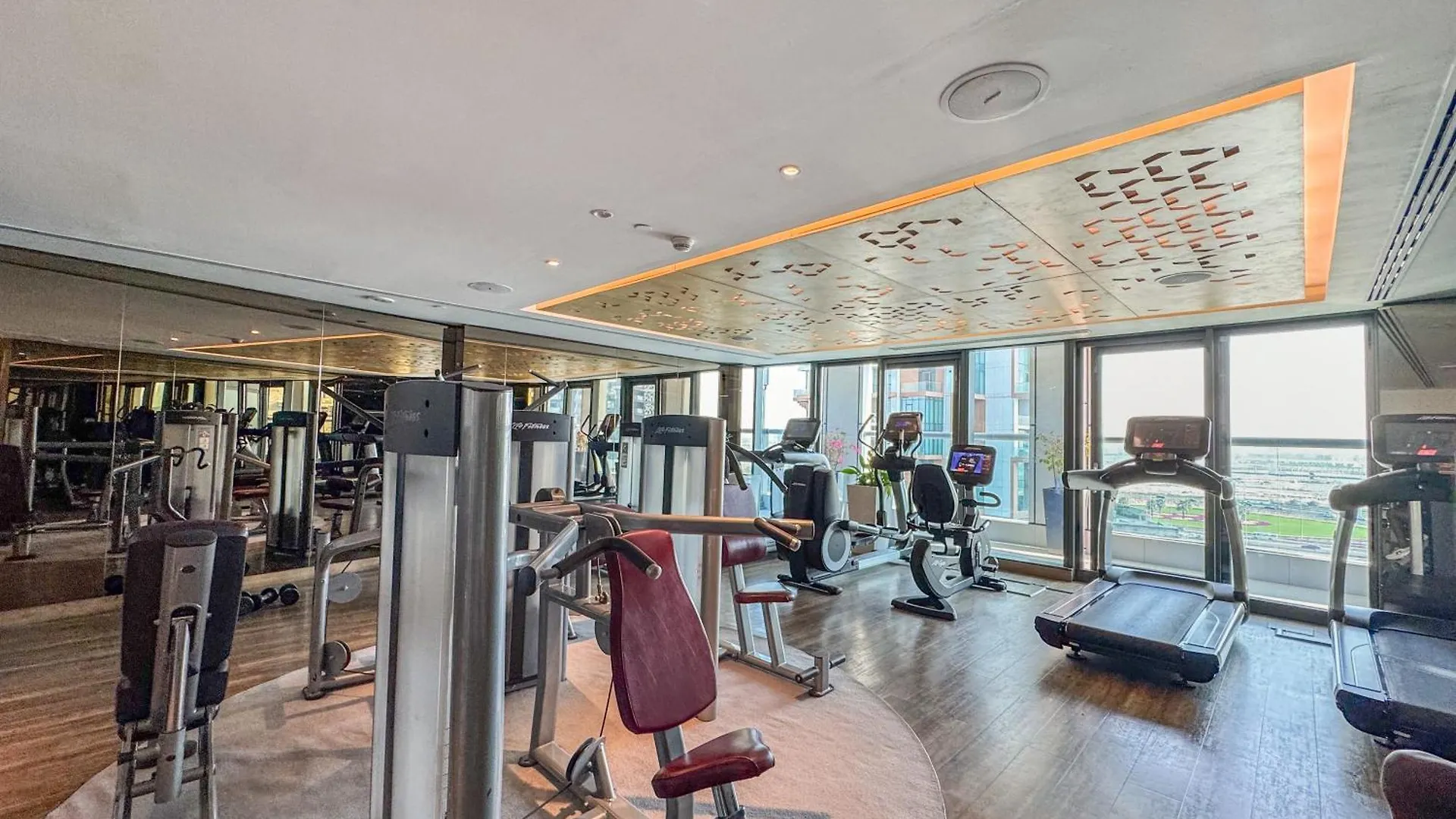 Spacious 2 Bedroom Apartment In Damac Towers By Paramount Dubai With Pool Gym Free Parking Sleeps 4 By Stayfinity Emirati Arabi Uniti