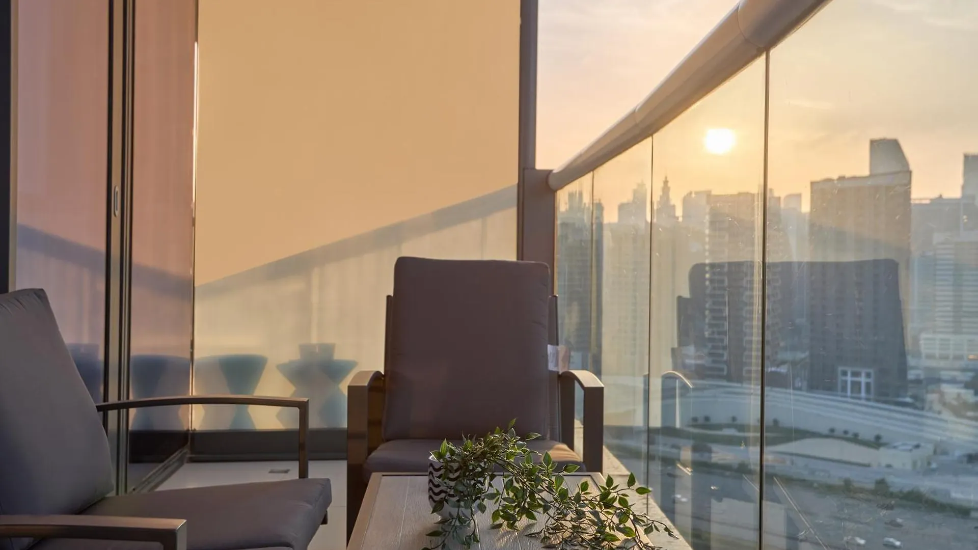 Spacious 2 Bedroom Apartment In Damac Towers By Paramount Dubai With Pool Gym Free Parking Sleeps 4 By Stayfinity Emirati Arabi Uniti